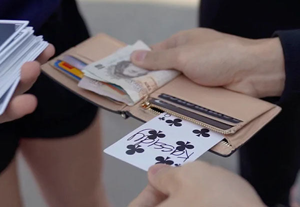 Modern Card to Wallet Insta by Quiver